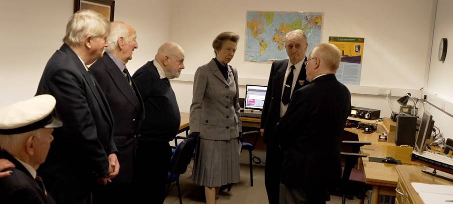 Image:HRH, The Princess Royal, meets members of the Radio Club.